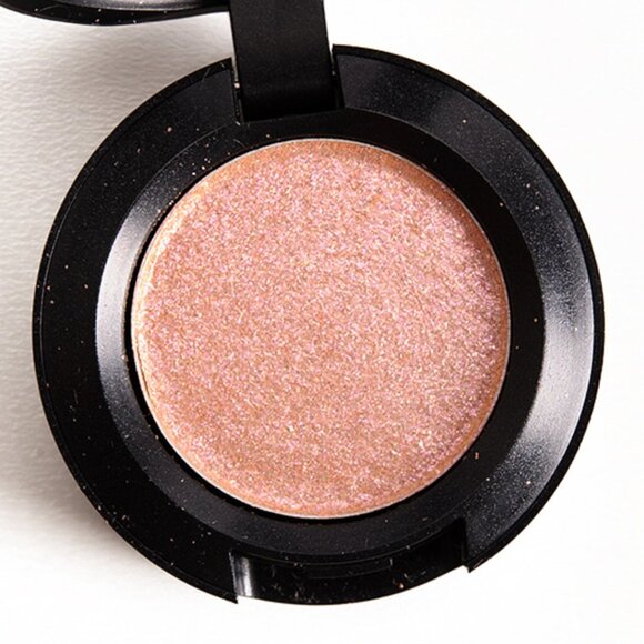 Shimmering Pink Eyeshadow - Picture 2 of 12